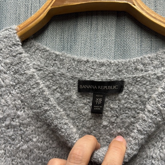 Banana republic Light Gray Crewneck Sweater size extra small - Picture 4 of 8